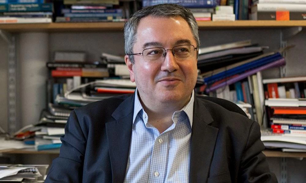 Μόσιαλος: Ειρωνεύεται όσους υποστηρίζουν τα μονοκλωνικά φάρμακα